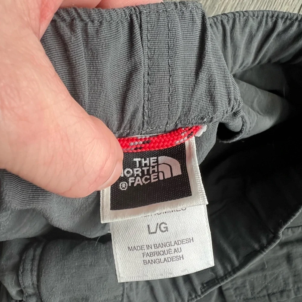 The North Face Cargo Shorts in Gray Size Large